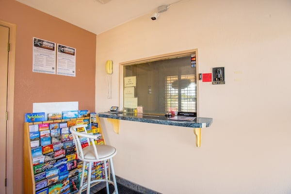 Foto van Queen Bed Niet Roken - Vakantiehuis in El Paso TX - HallReception