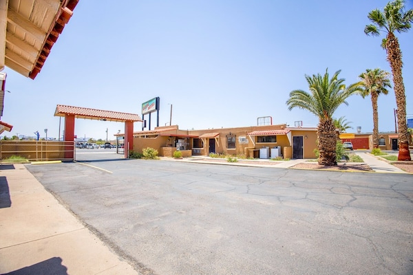 Foto van Queensize bed | Smk | El Paso TX - Vakantiehuis in El Paso TX - ExteriorSummer