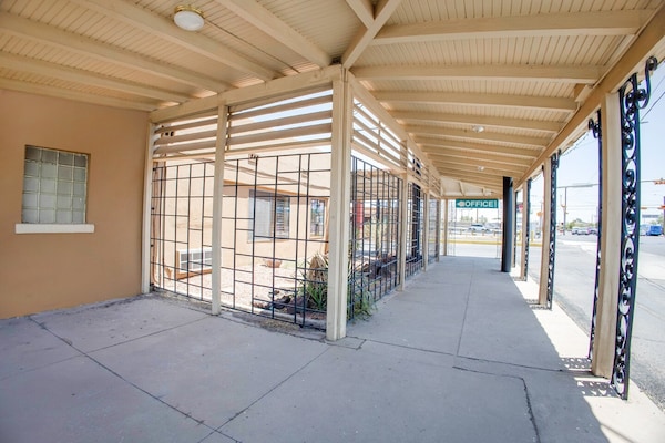 Foto van Queensize bed | Smk | El Paso TX - Vakantiehuis in El Paso TX - ExteriorSummer