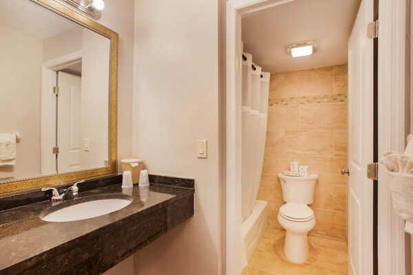 Foto van Premium tweepersoonsbed (Queensize) | NSMK - Vakantiehuis in Cape Coral FL - BathRoom