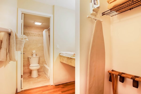 Foto van Premium tweepersoonsbed (Queensize) | NSMK - Vakantiehuis in Cape Coral FL - BathRoom