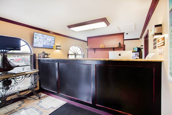 Foto van Premium tweepersoonsbed (Queensize) | NSMK - Vakantiehuis in Cape Coral FL - HallReception