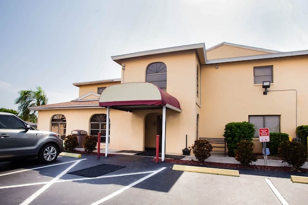 Foto van Premium kingsize bed | NSMK - Vakantiehuis in Cape Coral FL - ExteriorSummer