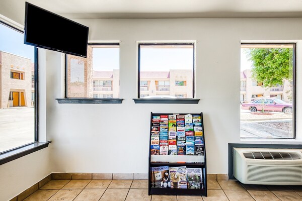 Foto van Premium 2 Queensize Bed Roken - Vakantiehuis in Groesbeck TX - HallReception
