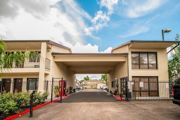 Foto van Queen Bed Niet Roken - Vakantiehuis in Houston - ExteriorSummer