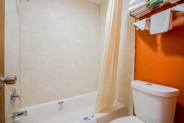 Foto van Queen Bed Niet Roken - Vakantiehuis in Houston - BathRoom