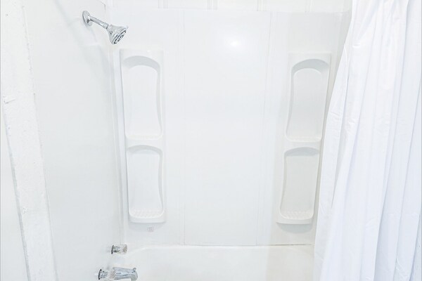 Foto van Tweepersoonsbed (queensize) | Roken | Palestina - Vakantiehuis in Palestine - BathRoom