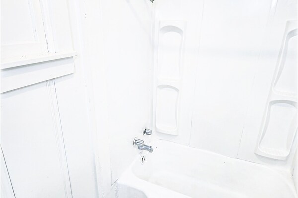 Foto van Tweepersoonsbed (queensize) | Roken | Palestina - Vakantiehuis in Palestine - BathRoom