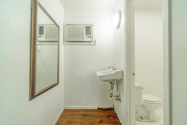 Foto van Tweepersoonsbed (queensize) | Roken | Palestina - Vakantiehuis in Palestine - BathRoom