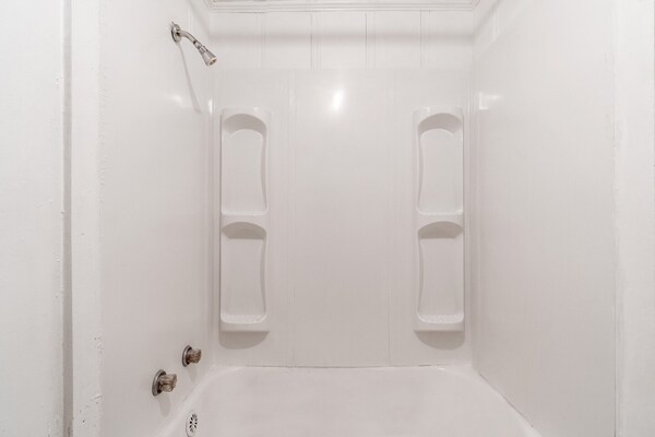 Foto van Tweepersoonsbed (queensize) | Roken | Palestina - Vakantiehuis in Palestine - BathRoom