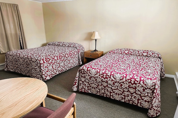Foto van 2 tweepersoonsbedden_ Love Hotels Timberline - Vakantiehuis in Ironwood - BedRoom