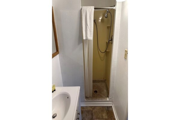 Foto van 2 tweepersoonsbedden_ Love Hotels Timberline - Vakantiehuis in Ironwood - BathRoom