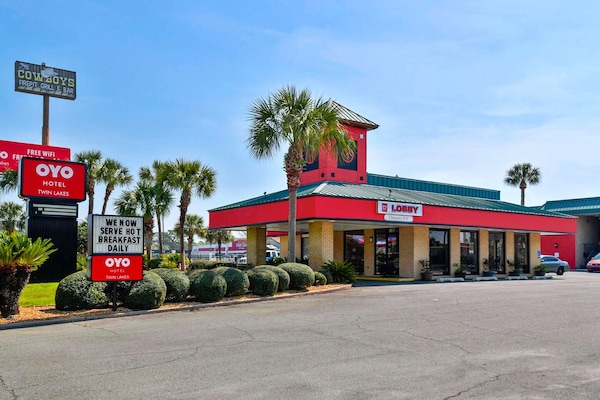 Foto van Premium kingsize bed | Roken mogelijk - Vakantiehuis in Lake Park GA - ExteriorSummer