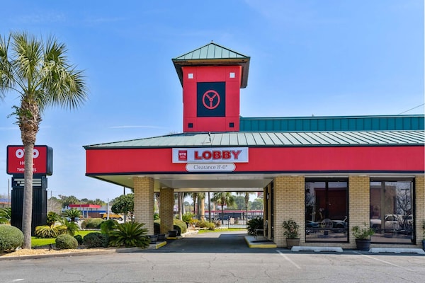 Foto van Premium kingsize bed | Roken mogelijk - Vakantiehuis in Lake Park GA - ExteriorSummer