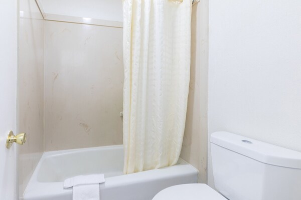 Foto van Premium tweepersoonsbed (Queensize) | NSMK - Vakantiehuis in DeRidder LA - BathRoom