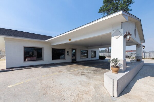 Foto van Premium tweepersoonsbed (Queensize) | NSMK - Vakantiehuis in DeRidder LA - ExteriorSummer