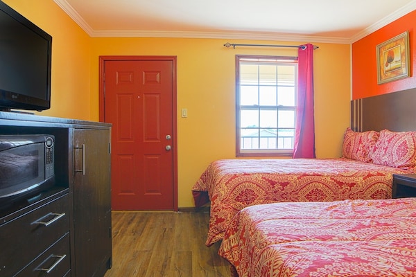 Foto van 1 Queensize Bed En 1 Volledig Bed - Vakantiehuis in Lockport, LA - BedRoom
