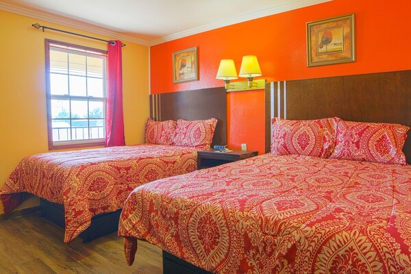 Foto van 1 Queensize Bed En 1 Volledig Bed - Vakantiehuis in Lockport, LA - BedRoom
