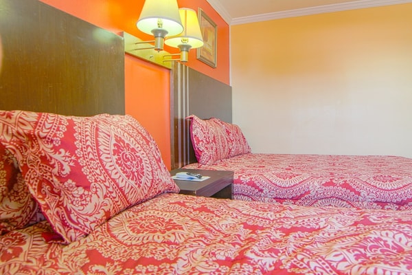 Foto van 1 Queensize Bed En 1 Volledig Bed - Vakantiehuis in Lockport, LA - BedRoom