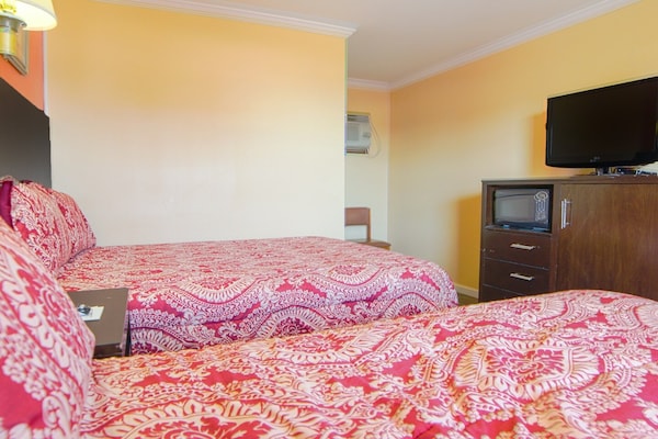 Foto van 1 Queensize Bed En 1 Volledig Bed - Vakantiehuis in Lockport, LA - BedRoom