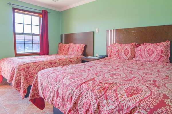 Foto van 1 Queensize Bed En 1 Volledig Bed - Vakantiehuis in Lockport, LA - BedRoom