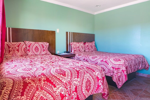 Foto van 1 Queensize Bed En 1 Volledig Bed - Vakantiehuis in Lockport, LA - BedRoom