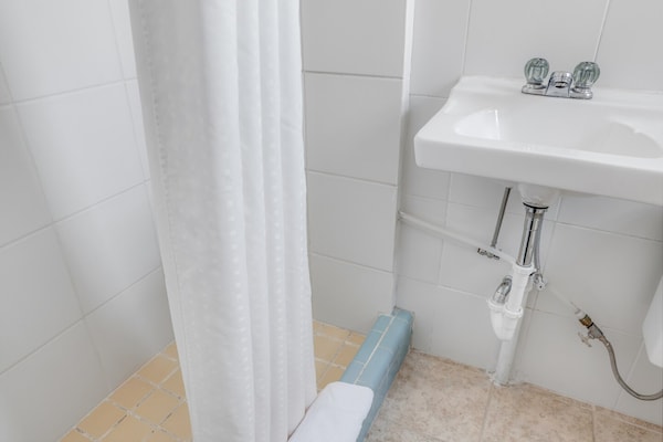 Foto van 1 tweepersoonsbed (Queensize) & 2 tweepersoonsbedden | Smk - BathRoom