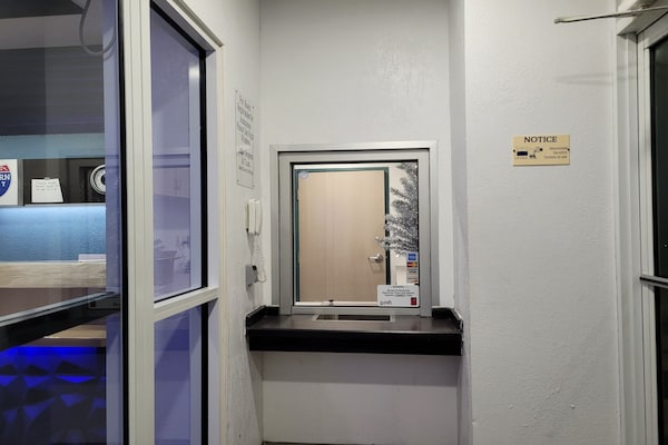 Foto van Queen Bed Niet Roken - Vakantiehuis in Minonk IL - HallReception