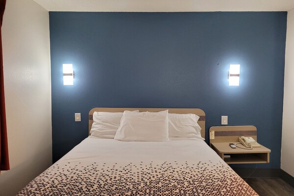 Foto van Queen Bed Niet Roken - Vakantiehuis in Minonk IL - BedRoom