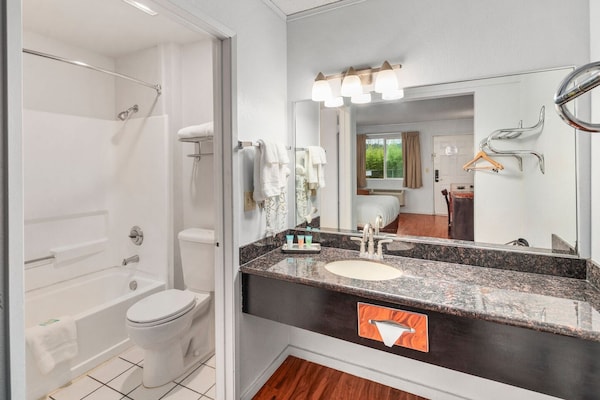 Foto van Premium Queen Suite | Renton WA - Vakantiehuis in Renton WA - BathRoom