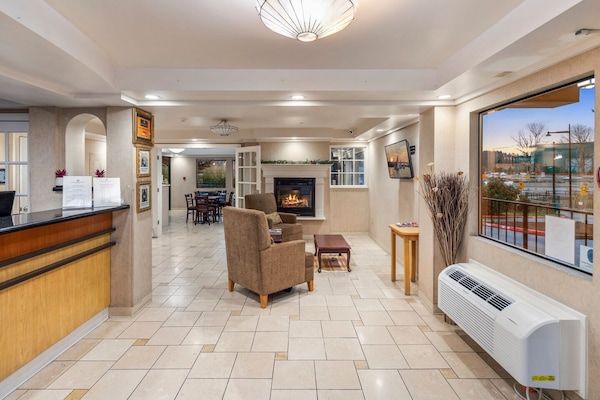 Foto van Premium Queen Suite | Renton WA - Vakantiehuis in Renton WA - HallReception