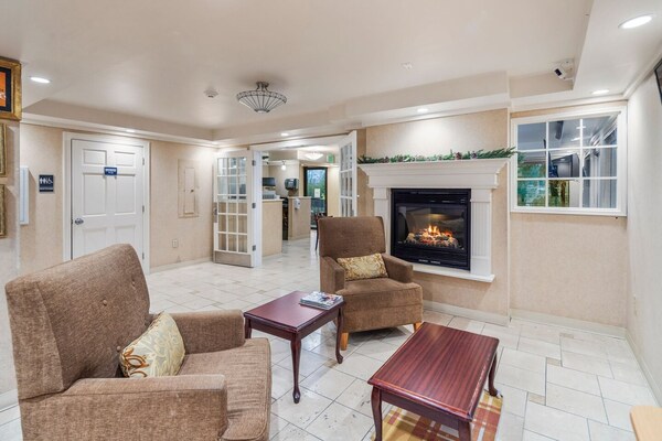 Foto van Premium Queen Suite | Renton WA - Vakantiehuis in Renton WA - HallReception