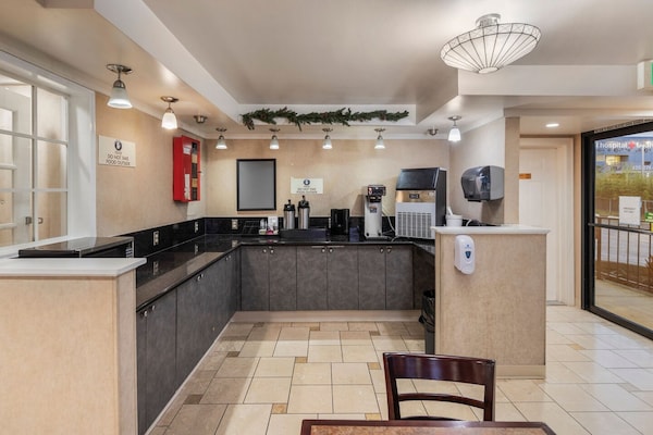 Foto van Premium Queen Suite | Renton WA - Vakantiehuis in Renton WA - DiningRoom