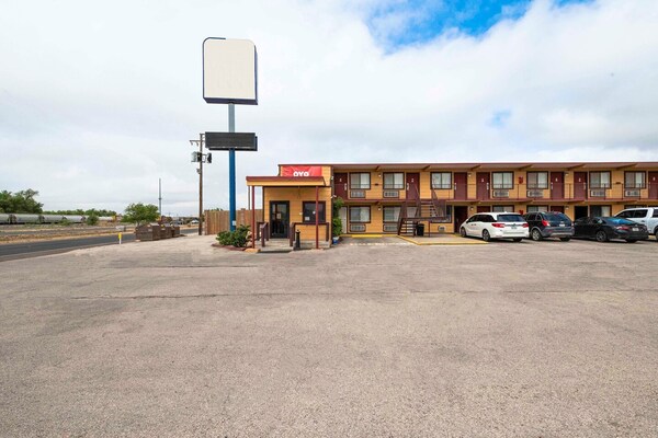 Foto van Premium 2 Queensize Bed Met Kitchenette - Vakantiehuis in Odessa TX - ExteriorSummer