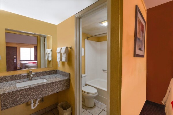Foto van Premium 2 Queensize Bed Met Kitchenette - Vakantiehuis in Odessa TX - BathRoom