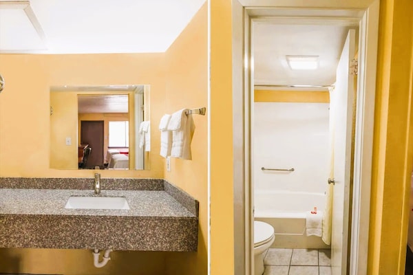 Foto van Premium 2 Queensize Bed Met Kitchenette - Vakantiehuis in Odessa TX - BathRoom