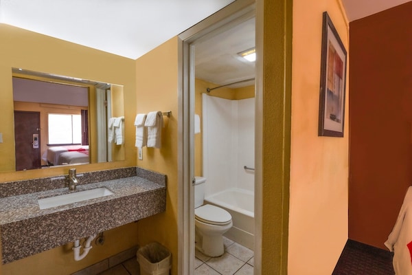 Foto van Premium 2 Queensize Bed Met Kitchenette - Vakantiehuis in Odessa TX - BathRoom