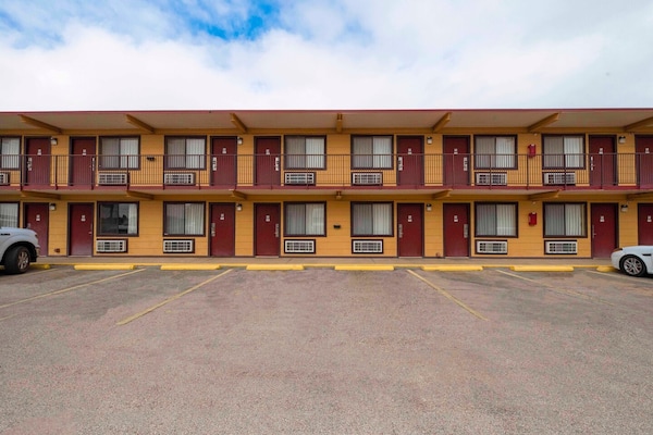 Foto van Premium 2 Queensize Bed Met Kitchenette - Vakantiehuis in Odessa TX - ExteriorSummer
