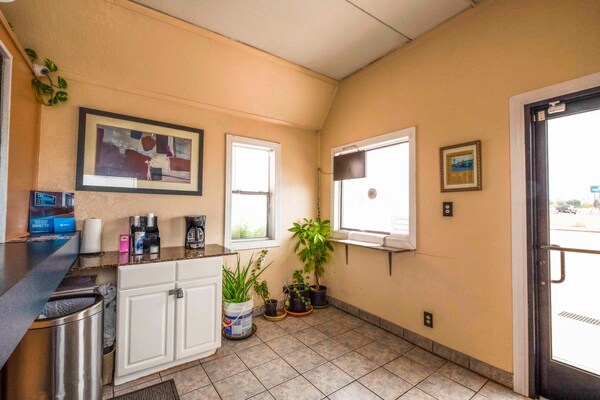 Foto van Premium 2 Queensize Bed Met Kitchenette - Vakantiehuis in Odessa TX - FloorPlan