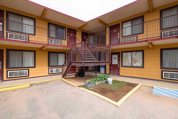 Foto van Premium 2 Queensize Bed Met Kitchenette - Vakantiehuis in Odessa TX - ExteriorSummer