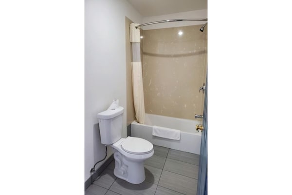 Foto van Queen Bed Niet Roken - Vakantiehuis in Oakland CA - BathRoom
