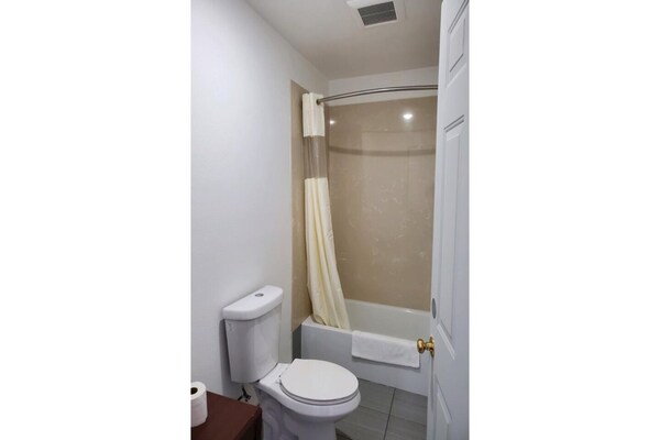 Foto van Queen Bed Niet Roken - Vakantiehuis in Oakland CA - BathRoom