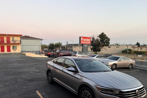 Foto van Queen Bed Niet Roken - Vakantiehuis in Oakland CA - parking