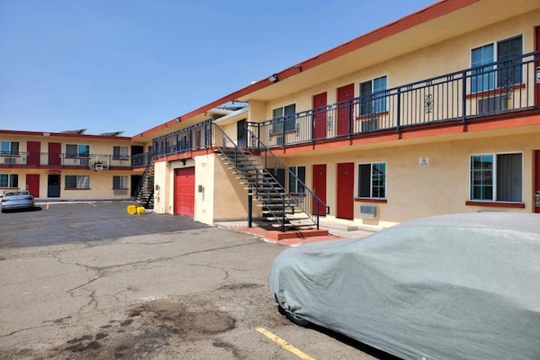 Foto van Queen Bed Niet Roken - Vakantiehuis in Oakland CA - ExteriorSummer