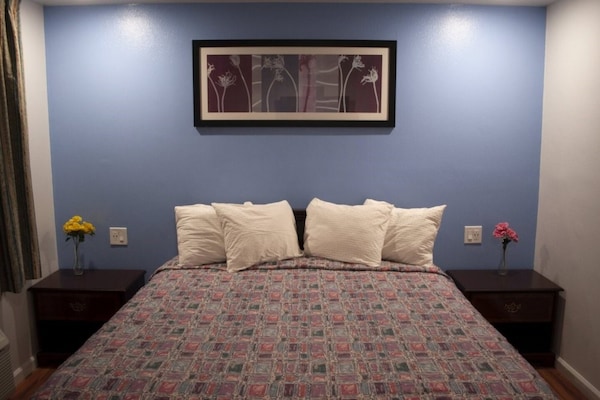 Foto van Queen Bed Niet Roken - Vakantiehuis in Oakland CA - BedRoom