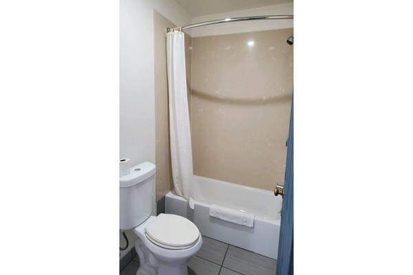 Foto van Queen Bed Niet Roken - Vakantiehuis in Oakland CA - BathRoom