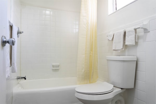 Foto van 2 tweepersoonsbedden | Roken toegestaan | Ocala, Florida - BathRoom