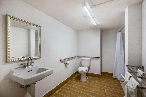 Foto van 2 tweepersoonsbedden | Roken toegestaan - Vakantiehuis in Orlando FL - BathRoom