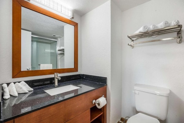 Foto van 2 tweepersoonsbedden | Roken toegestaan - Vakantiehuis in Orlando FL - BathRoom