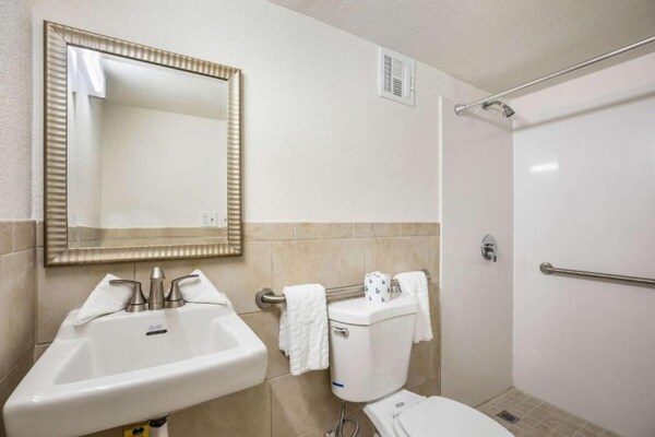 Foto van 2 Volledig Bed Met Kitchenette Niet-roken - Vakantiehuis in Orlando FL - BathRoom